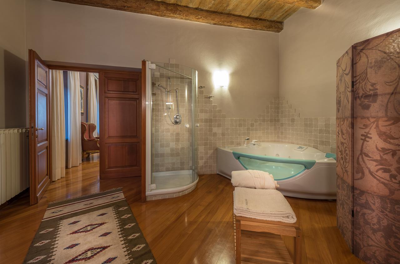 Casa Asso Di Coppe B&B Alba  Bagian luar foto