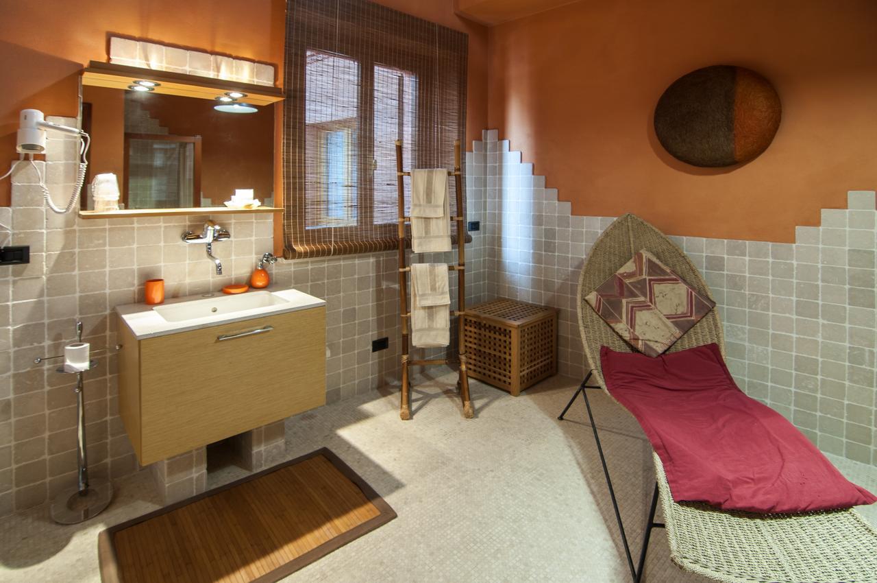 Casa Asso Di Coppe B&B Alba  Bagian luar foto