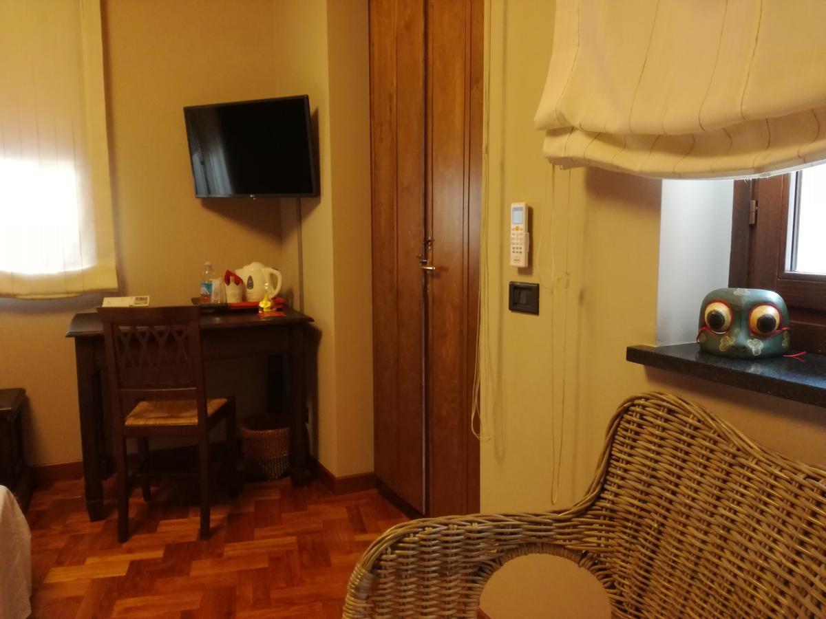 Casa Asso Di Coppe B&B Alba  Bagian luar foto