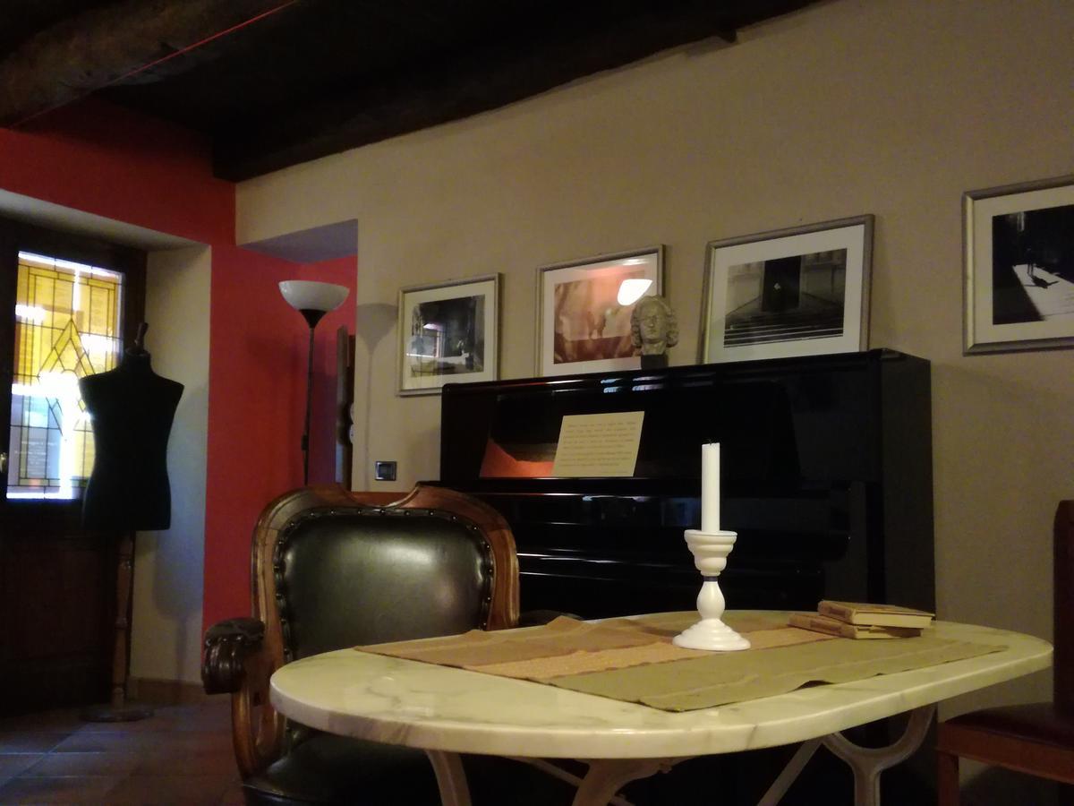 Casa Asso Di Coppe B&B Alba  Bagian luar foto